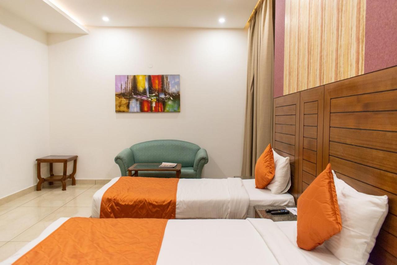 Grand Hotel Nawanshahr Nawāshahr Buitenkant foto