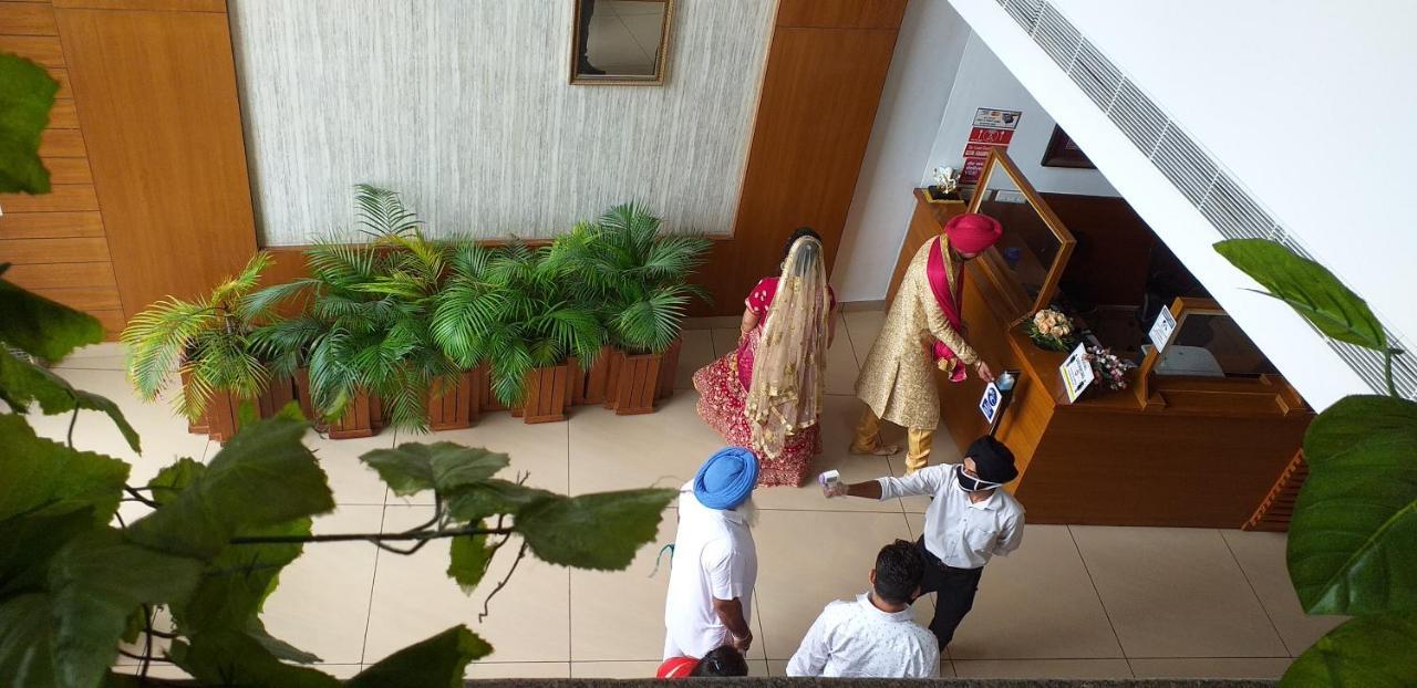 Grand Hotel Nawanshahr Nawāshahr Buitenkant foto