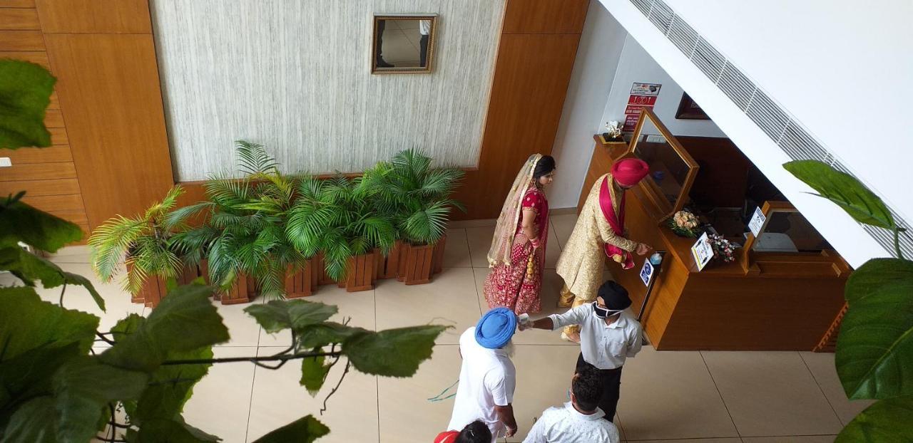Grand Hotel Nawanshahr Nawāshahr Buitenkant foto