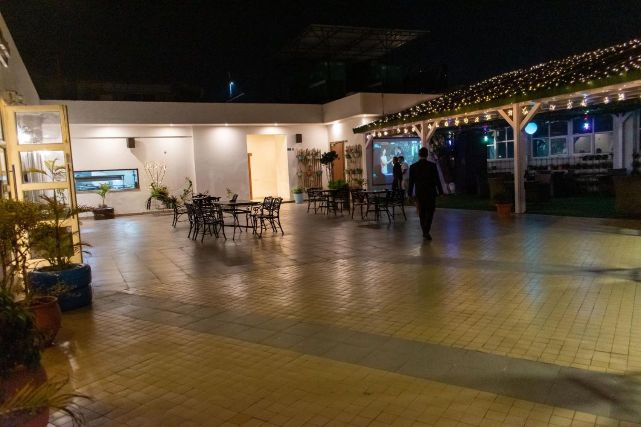 Grand Hotel Nawanshahr Nawāshahr Buitenkant foto