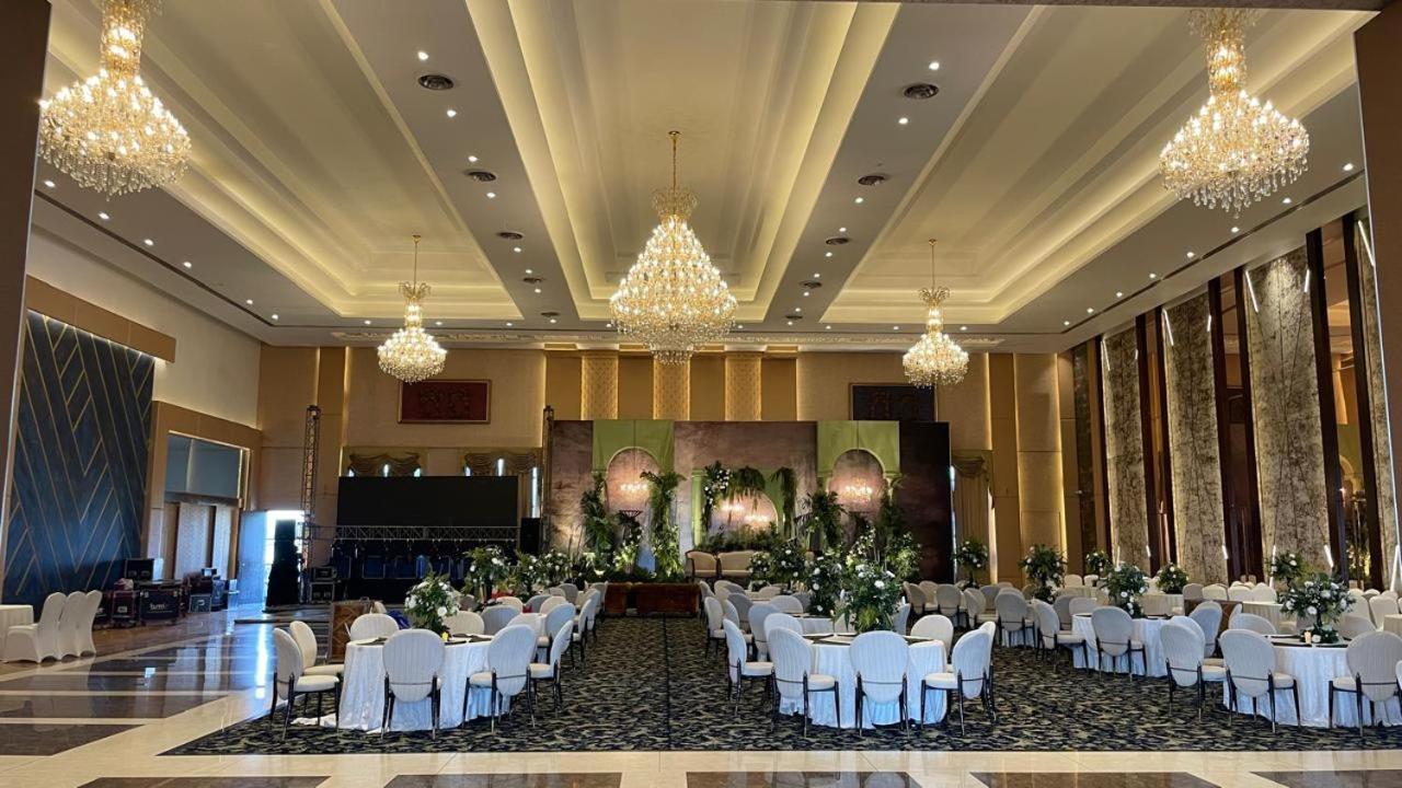 Grand Hotel Nawanshahr Nawāshahr Buitenkant foto
