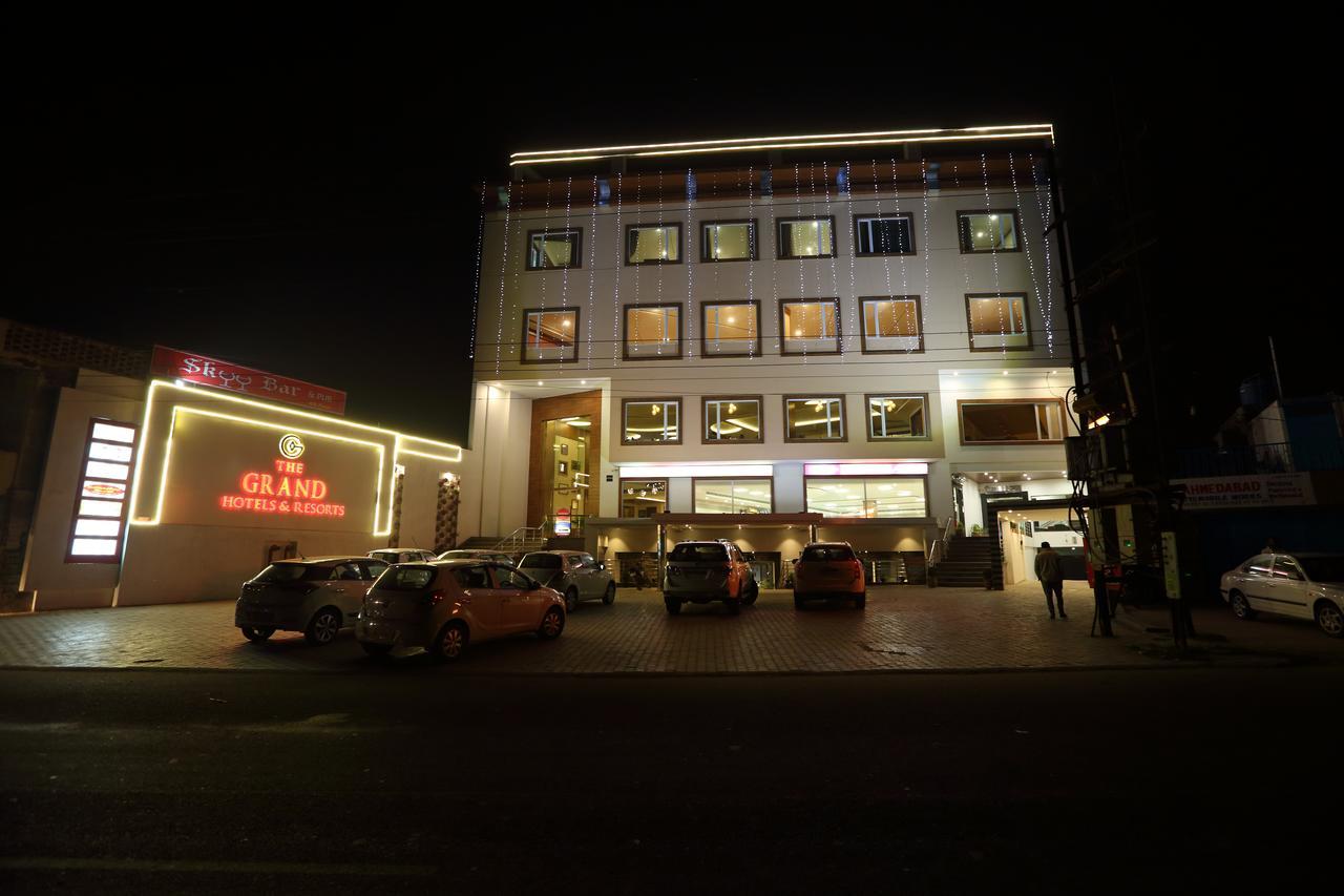 Grand Hotel Nawanshahr Nawāshahr Buitenkant foto