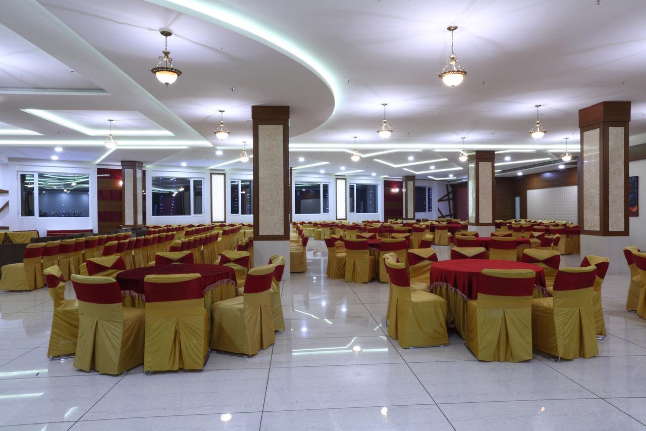 Grand Hotel Nawanshahr Nawāshahr Buitenkant foto