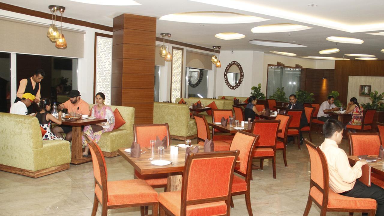 Grand Hotel Nawanshahr Nawāshahr Buitenkant foto