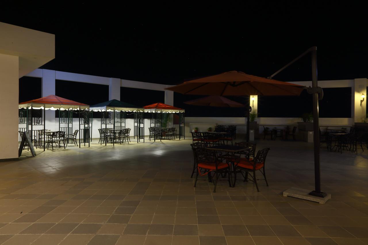 Grand Hotel Nawanshahr Nawāshahr Buitenkant foto