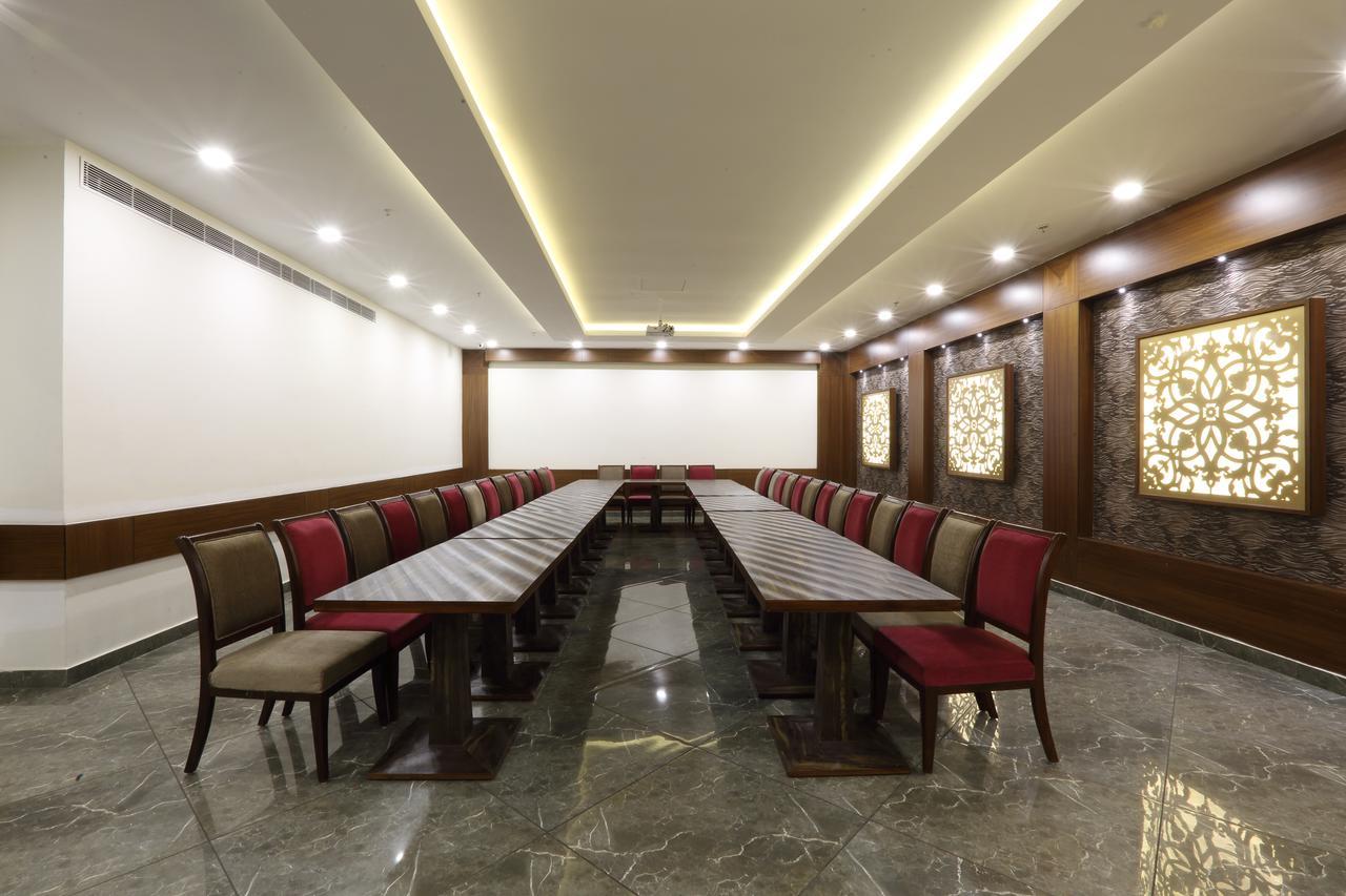 Grand Hotel Nawanshahr Nawāshahr Buitenkant foto
