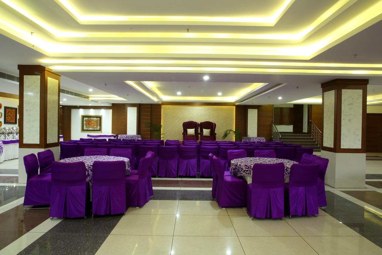 Grand Hotel Nawanshahr Nawāshahr Buitenkant foto