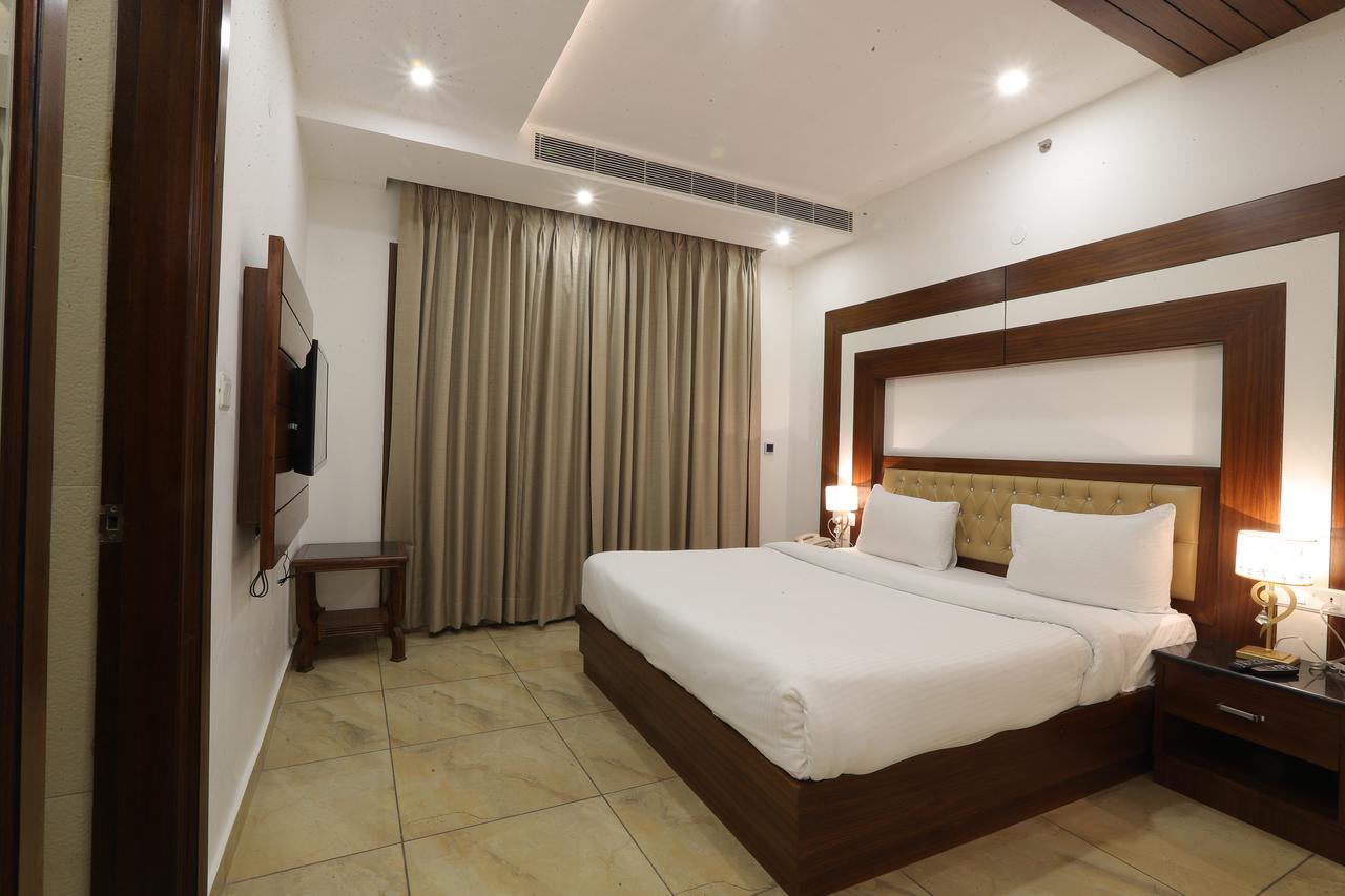 Grand Hotel Nawanshahr Nawāshahr Buitenkant foto