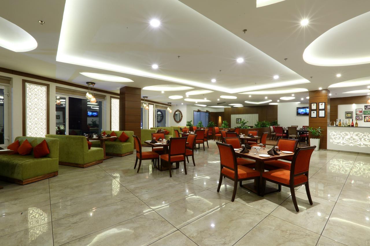 Grand Hotel Nawanshahr Nawāshahr Buitenkant foto