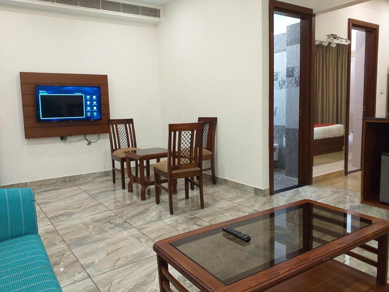 Grand Hotel Nawanshahr Nawāshahr Buitenkant foto