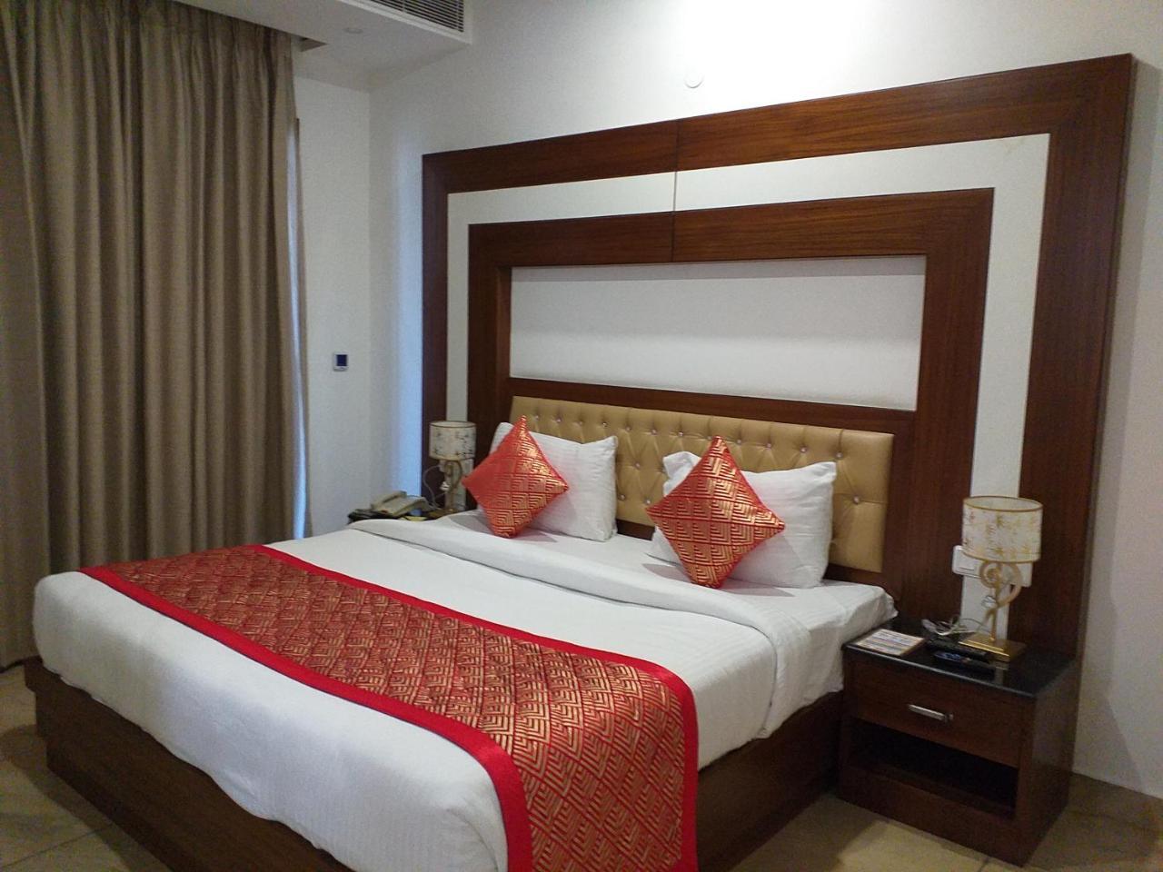Grand Hotel Nawanshahr Nawāshahr Buitenkant foto