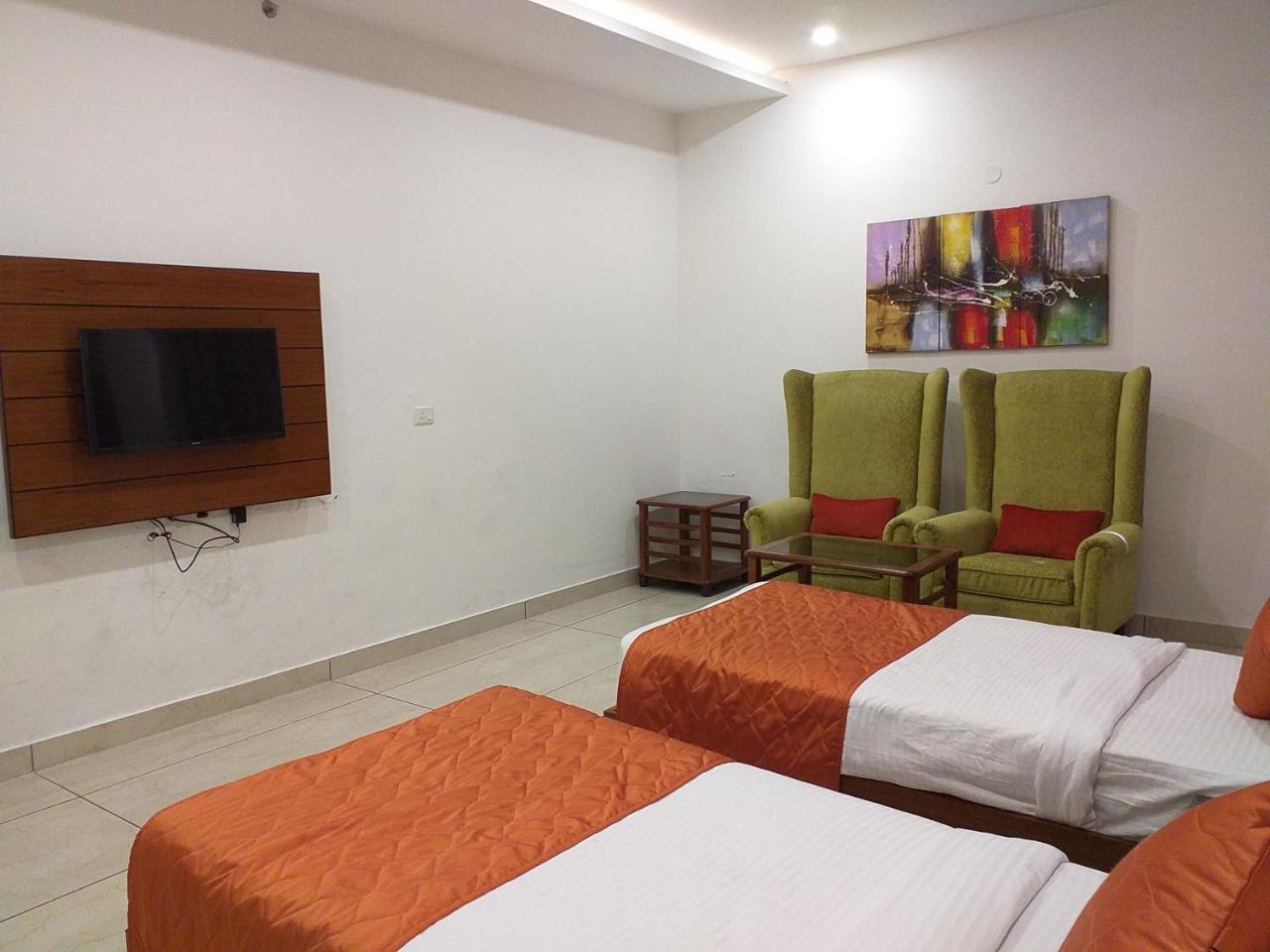 Grand Hotel Nawanshahr Nawāshahr Buitenkant foto