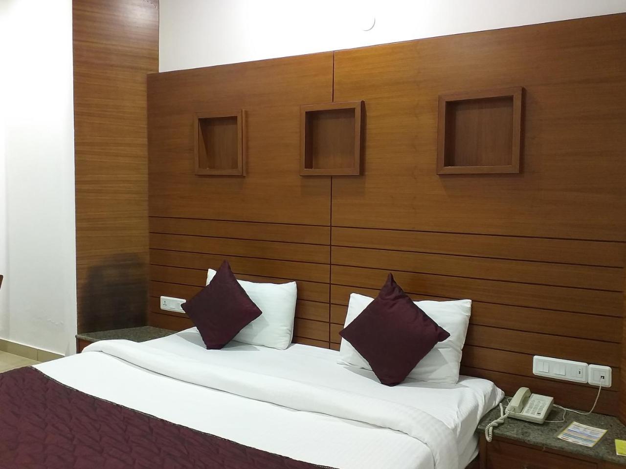 Grand Hotel Nawanshahr Nawāshahr Buitenkant foto