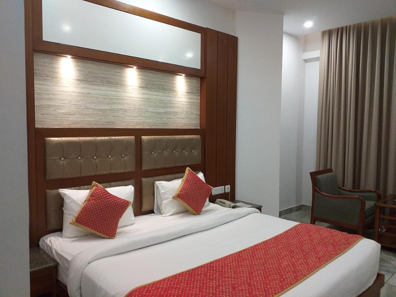 Grand Hotel Nawanshahr Nawāshahr Buitenkant foto