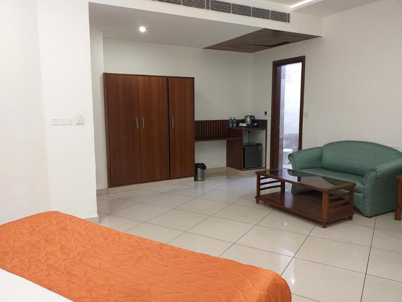 Grand Hotel Nawanshahr Nawāshahr Buitenkant foto